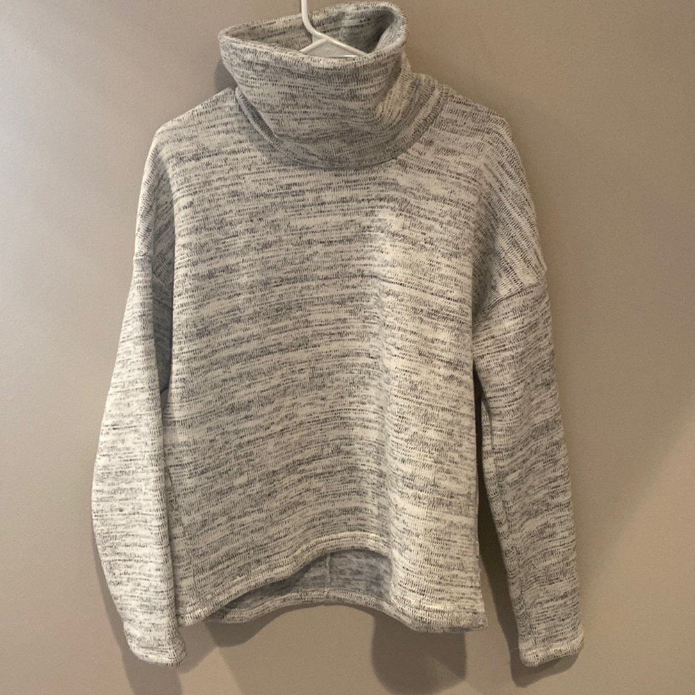 Columbia turtleneck pullover sweater